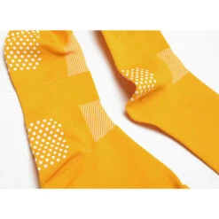 Fietssokken Geel Ademend Met Compressieband En Anti Slip 8andCounting -ShoeFlex Verkoopwinkel fietssokken geel ademend met compressieband en anti slip 8andcounting 3